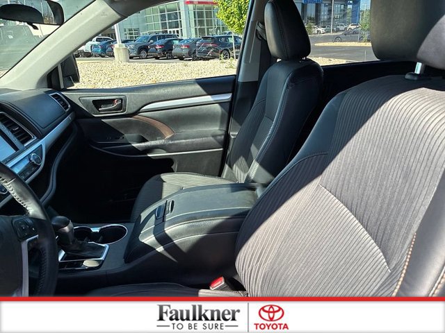 Certified 2018 Toyota Highlander Plus AWD/4WD image 28