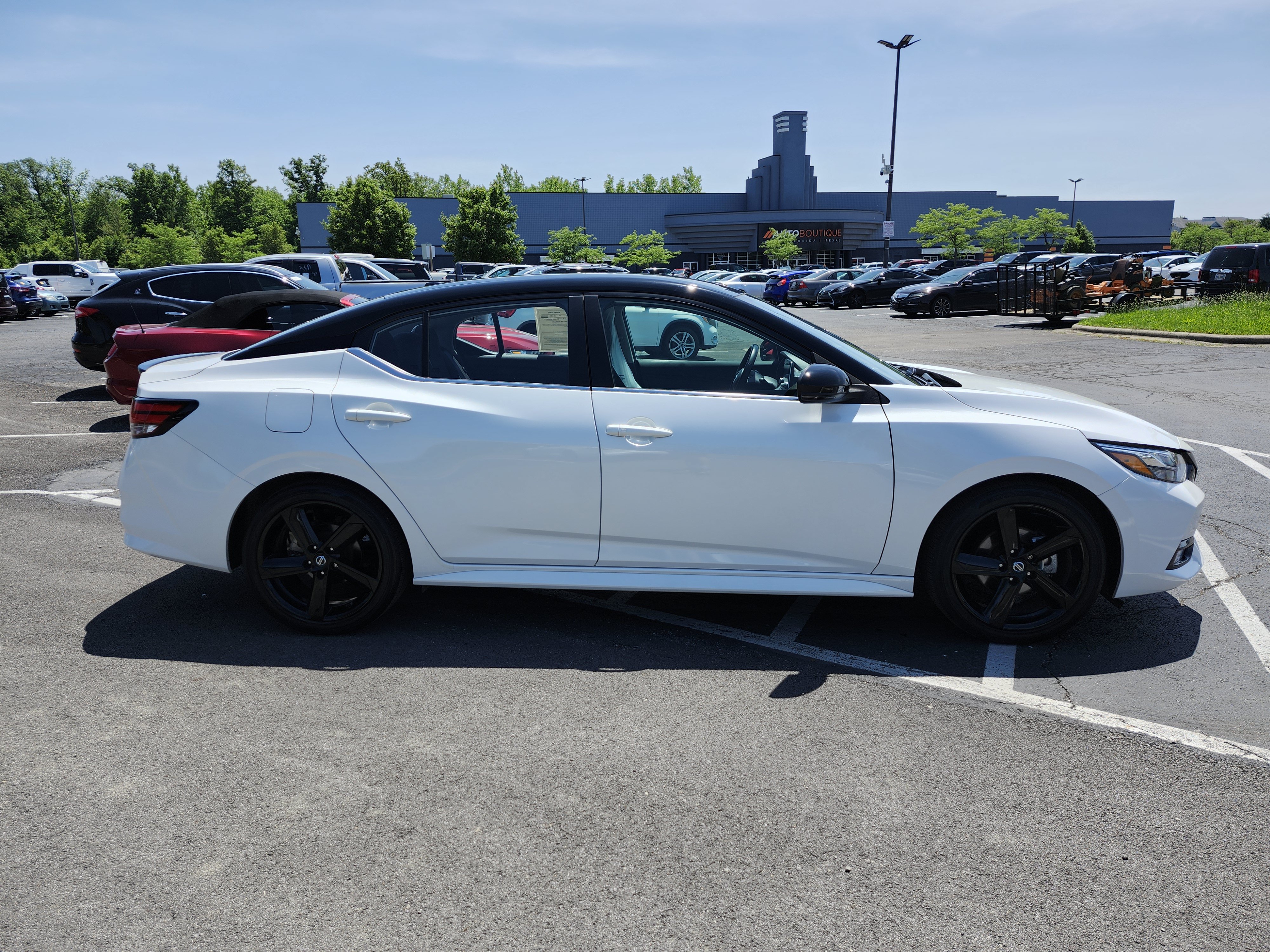 Used 2023 Nissan Sentra SR w/ Midnight Edition Package FWD image 16