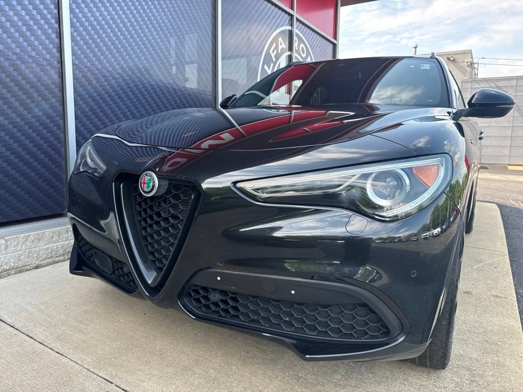 Used 2023 Alfa Romeo Stelvio Veloce AWD/4WD image 18