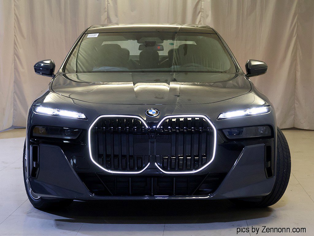 Used 2026 BMW i7 xDrive60 w/ Executive Package image 5