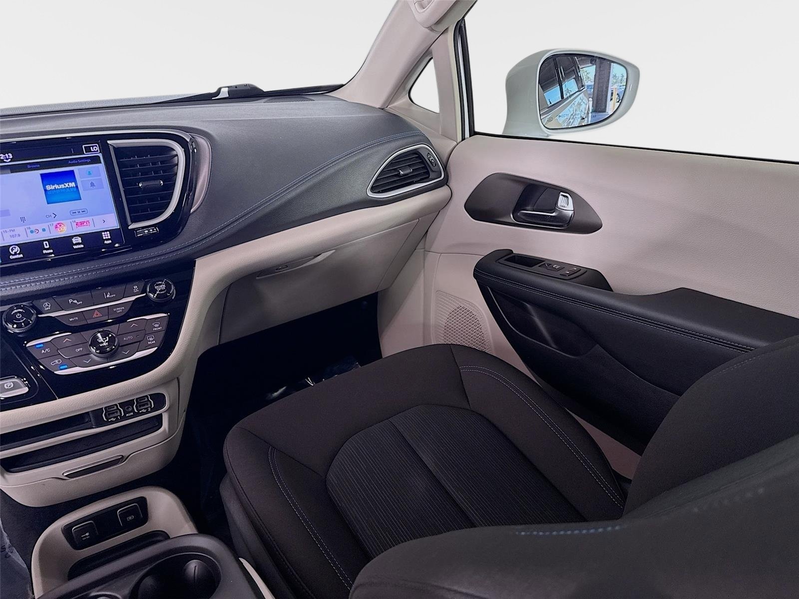 Used 2021 Chrysler Pacifica Touring FWD image 23