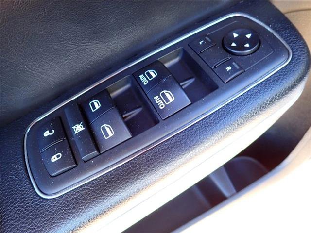Used 2018 Chrysler 300 Limited image 16