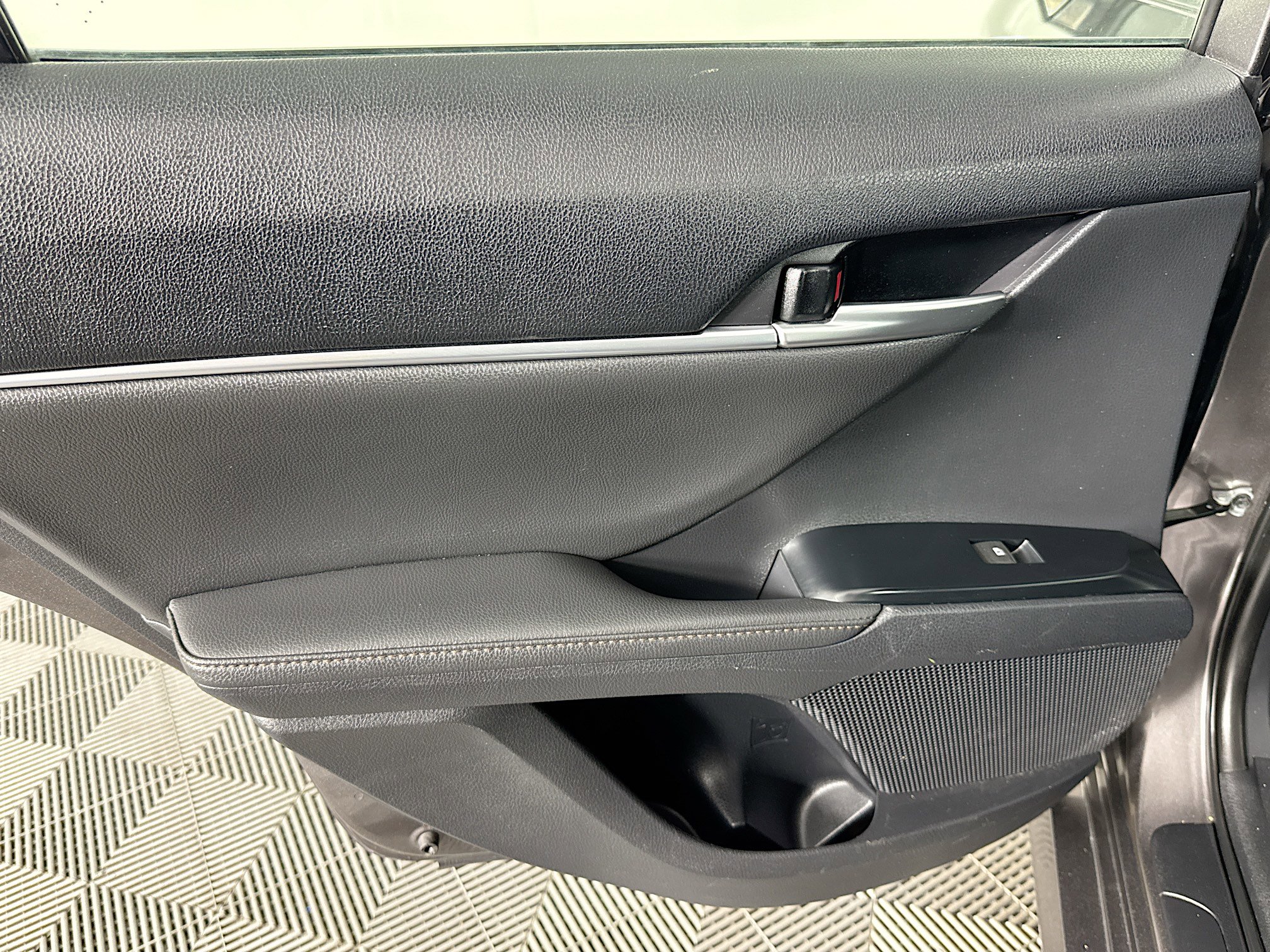 Used 2019 Toyota Camry XLE image 24