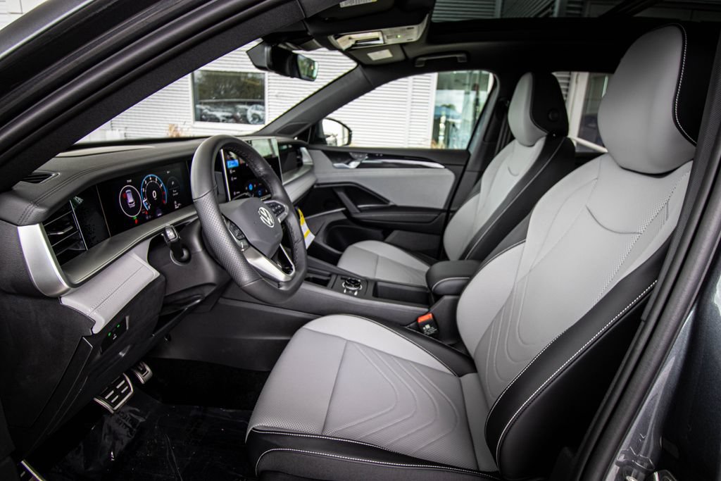 New 2026 Volkswagen Tiguan SE R-Line FWD image 26