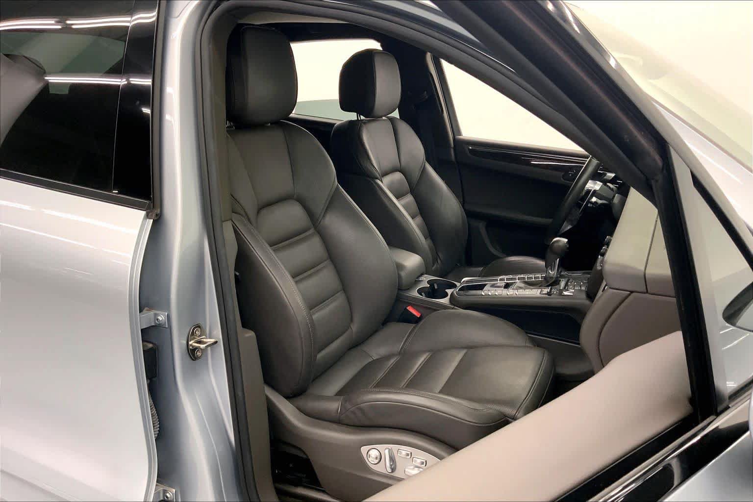 Used 2017 Porsche Macan S AWD/4WD image 11