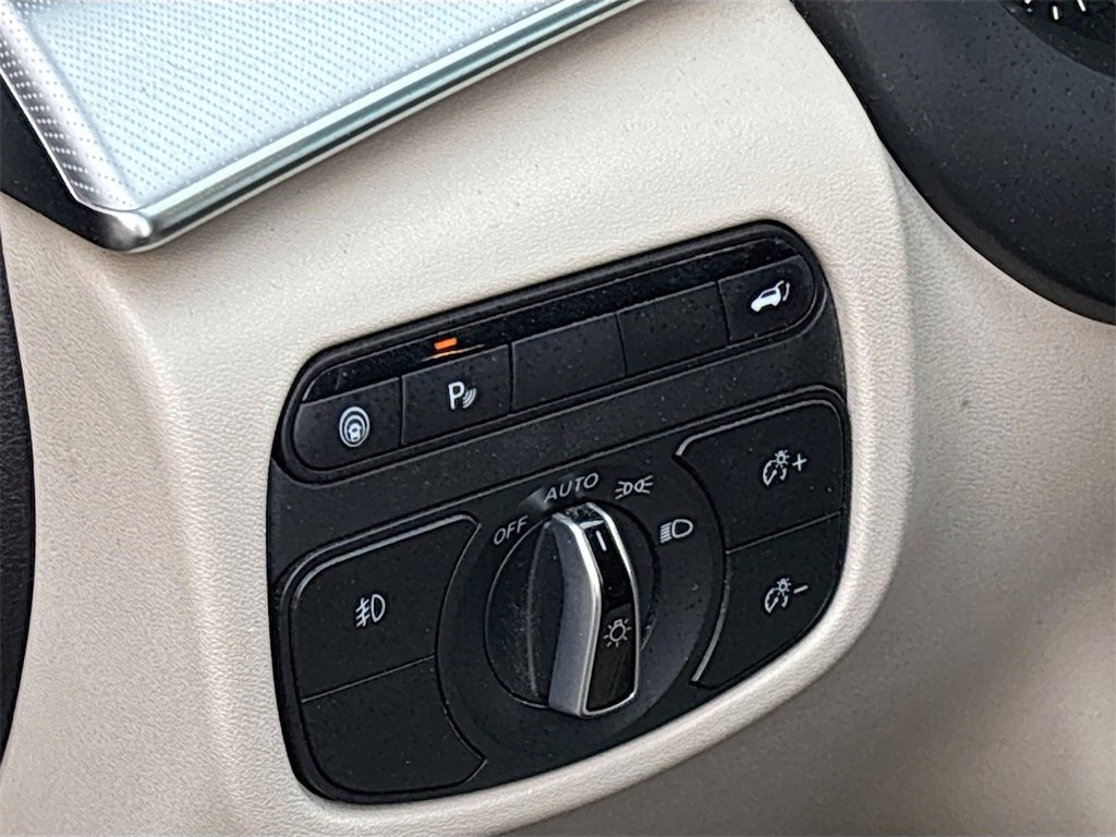 Used 2019 INFINITI QX50 Essential w/ Premium Audio Package image 10