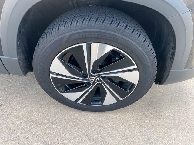 Used 2025 Volkswagen Taos SE image 17