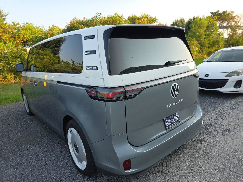 Used 2025 Volkswagen ID. Buzz 1st Edition AWD/4WD image 8