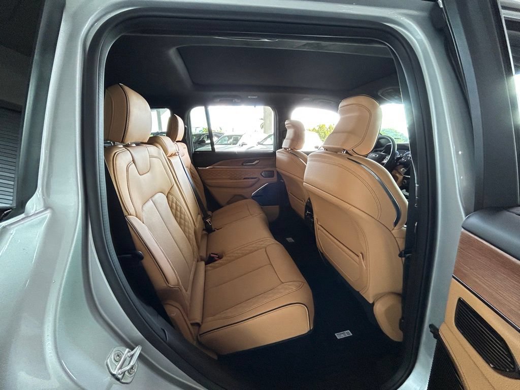 New 2025 Jeep Grand Cherokee Summit AWD/4WD image 33