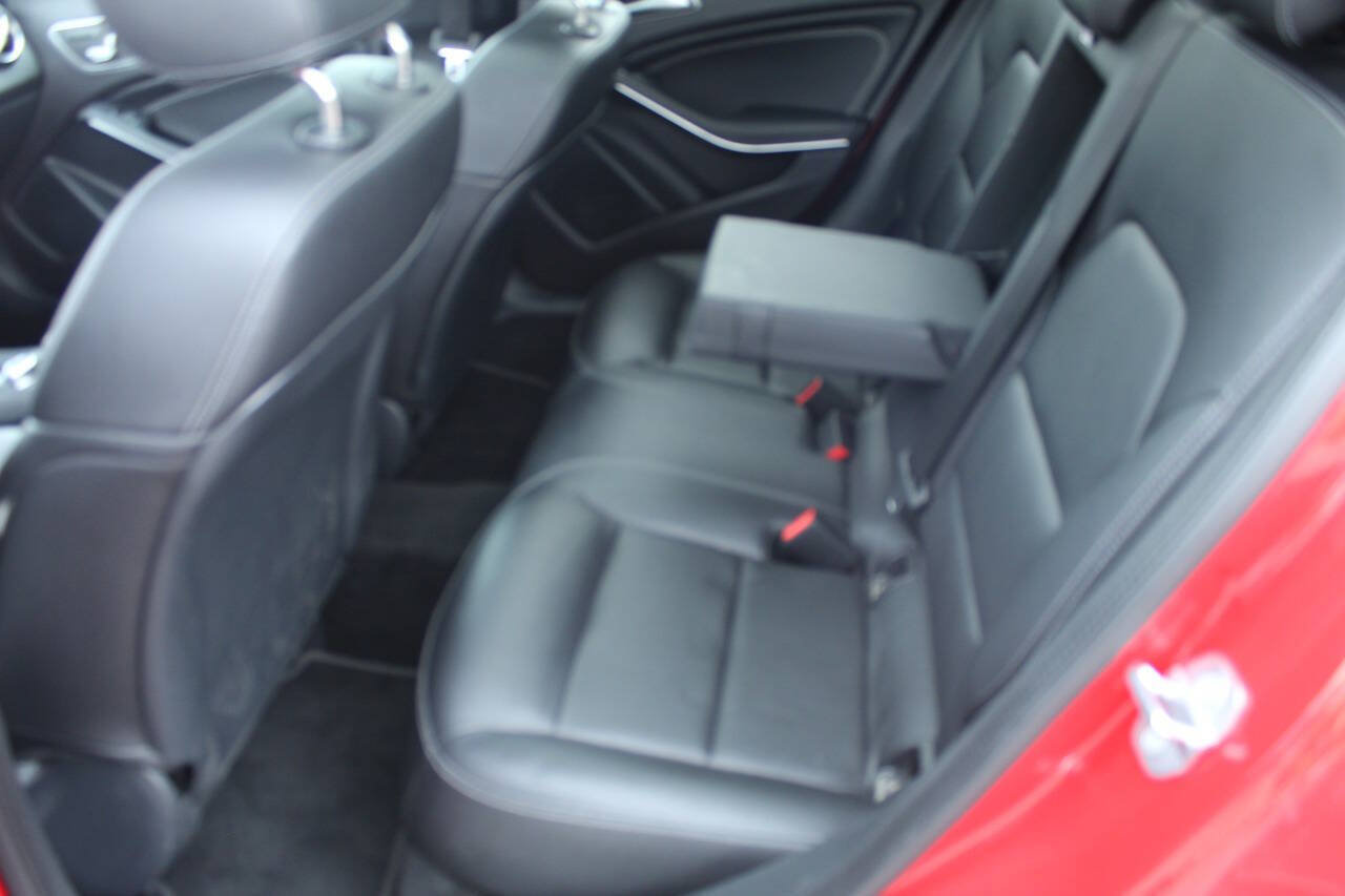 Used 2020 Mercedes-Benz GLA 250 4MATIC image 15