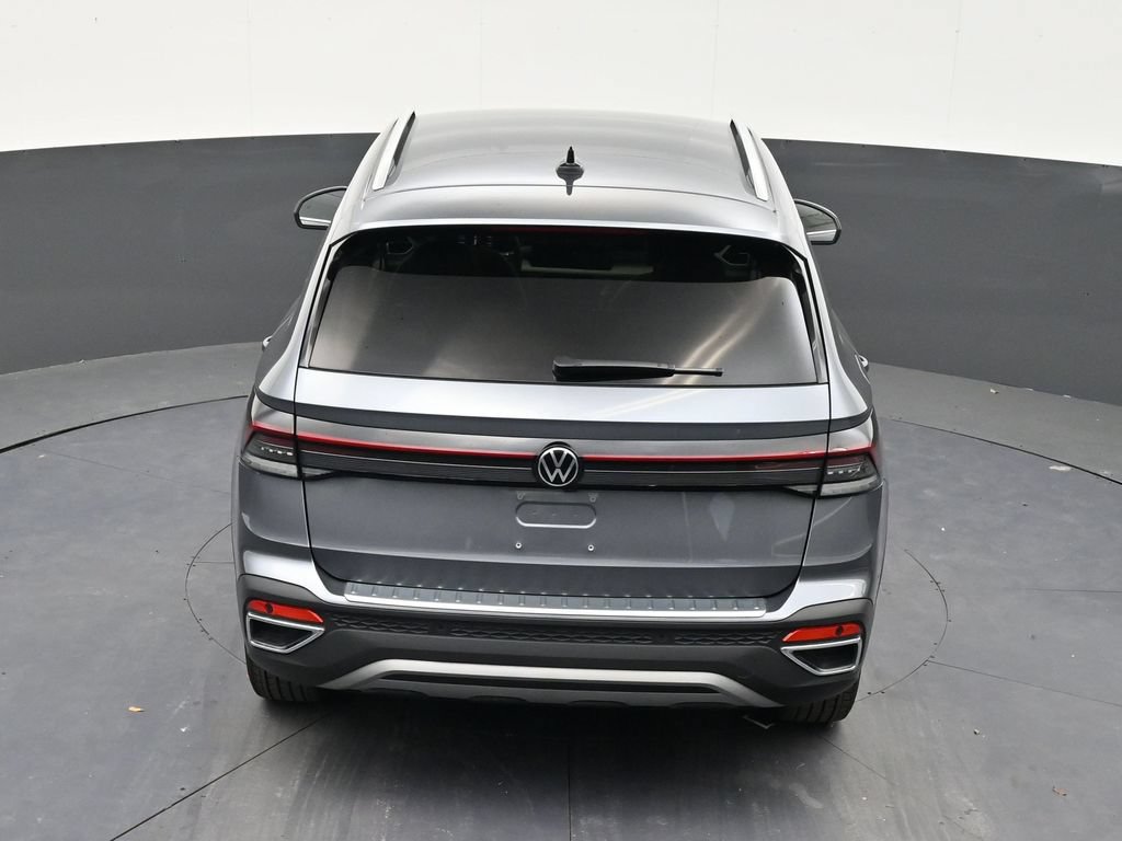 Used 2025 Volkswagen Taos SE FWD image 15