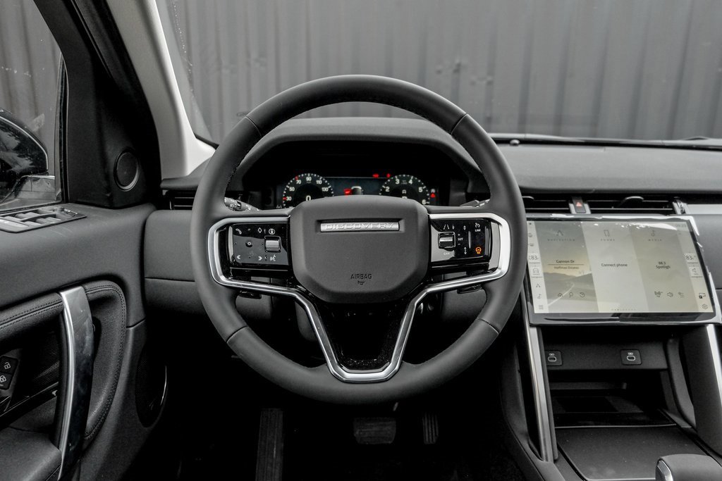 Used 2025 Land Rover Discovery Sport S image 17