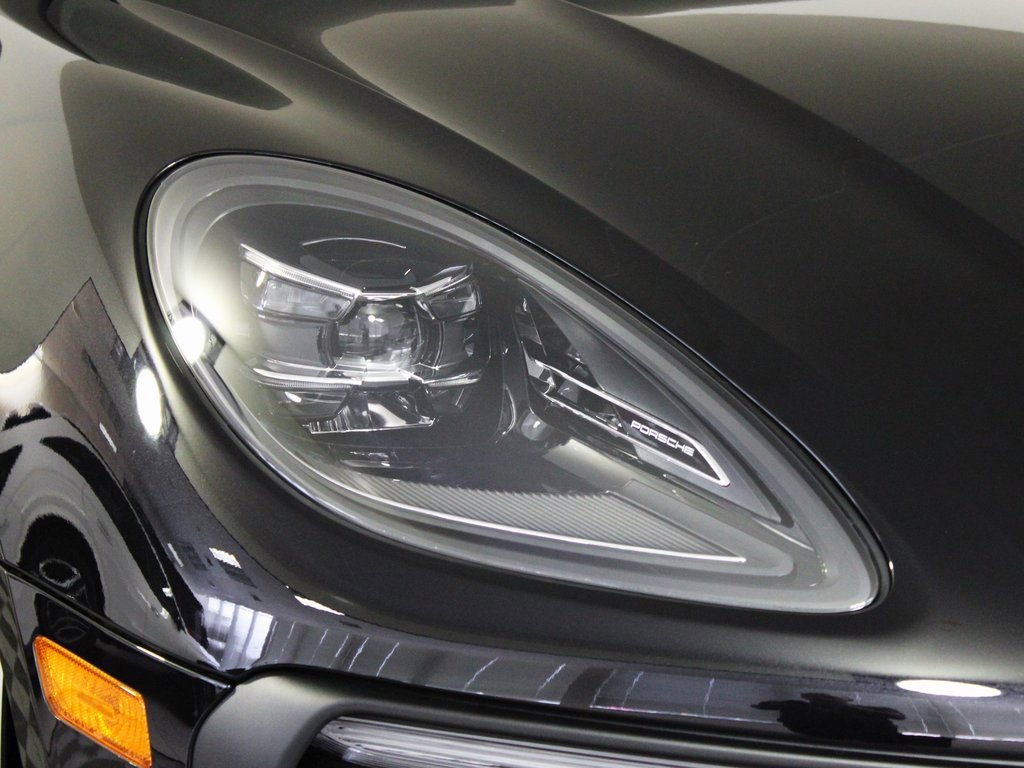 Certified 2025 Porsche Macan image 11