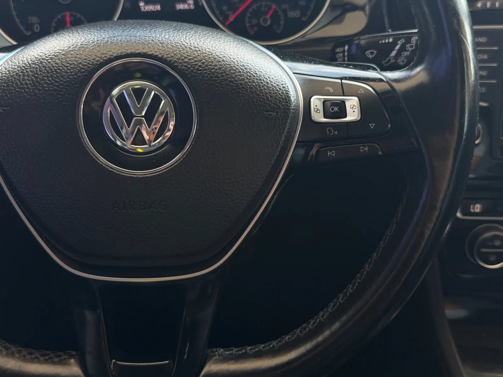 Used 2015 Volkswagen Golf TDI SEL FWD image 30