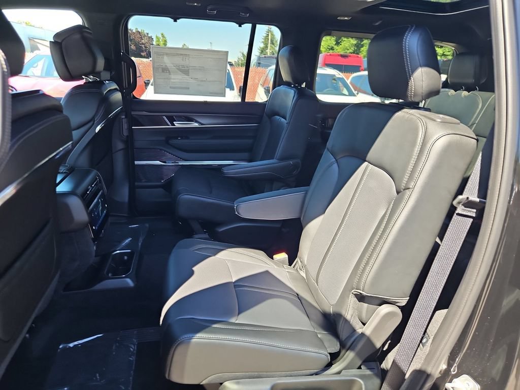 New 2026 Jeep Grand Wagoneer Summit AWD/4WD image 14