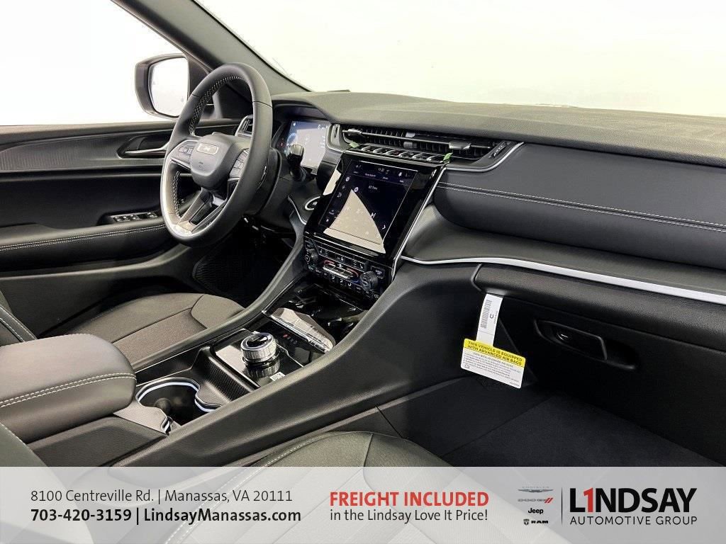 New 2025 Jeep Grand Cherokee Laredo w/ Luxury Tech Group I image 13