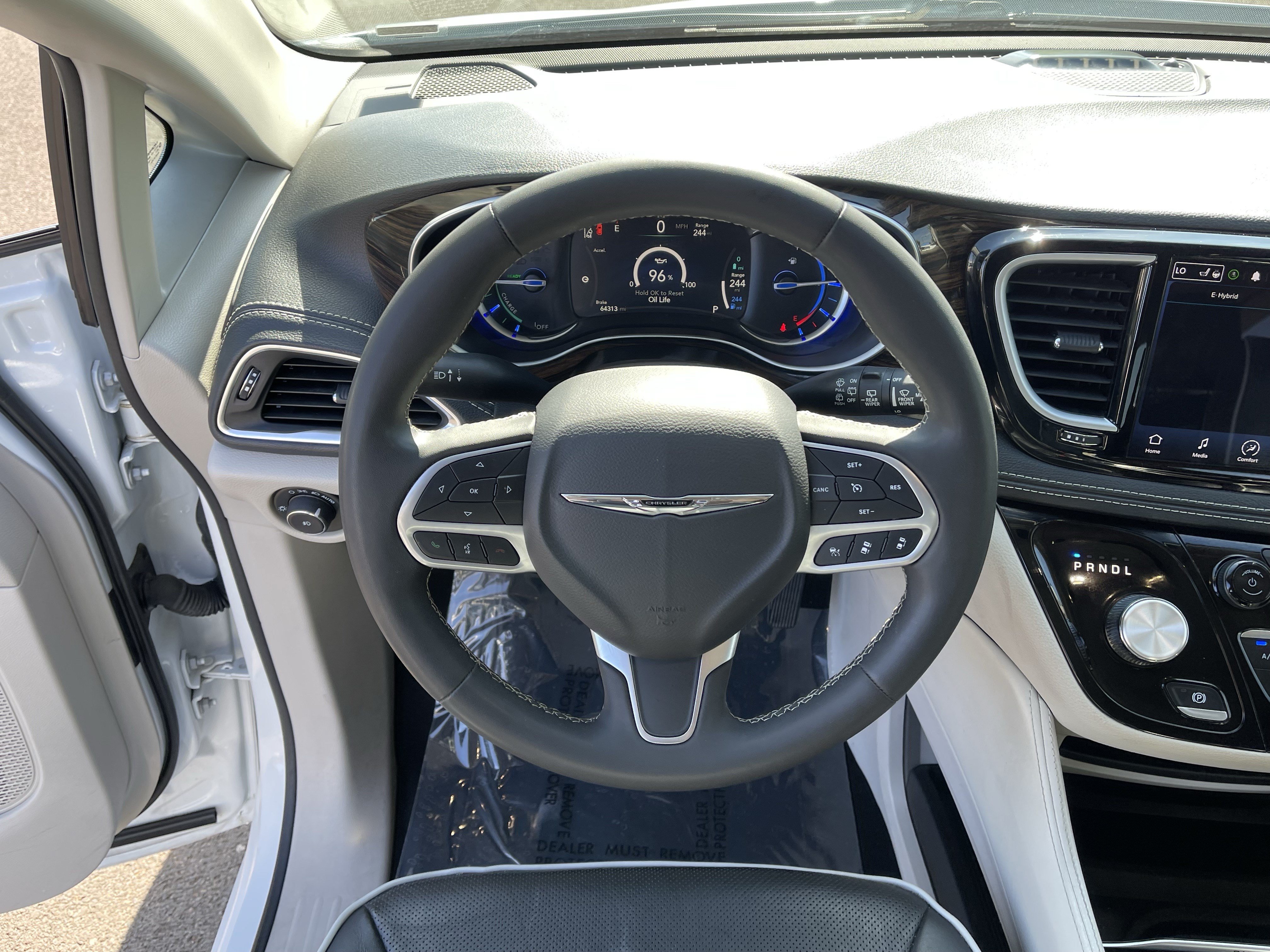 Used 2023 Chrysler Pacifica Limited FWD image 13