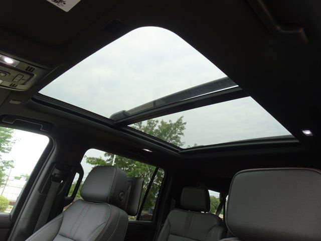 Used 2023 Chevrolet Suburban RST w/ Sport Performance Package AWD/4WD image 14