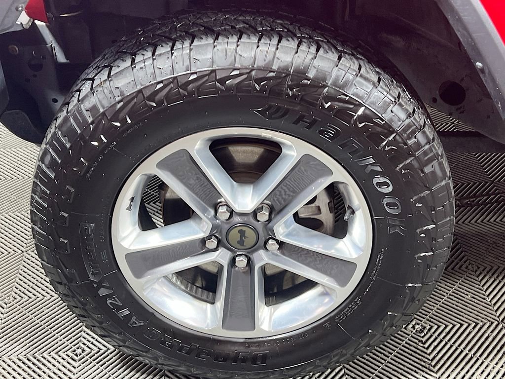 Used 2018 Jeep Wrangler Unlimited Sahara w/ Cold Weather Group image 26