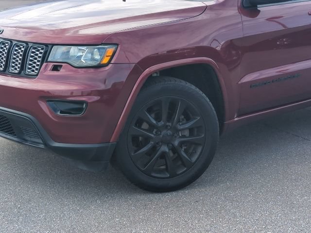 Used 2019 Jeep Grand Cherokee Altitude AWD/4WD image 2