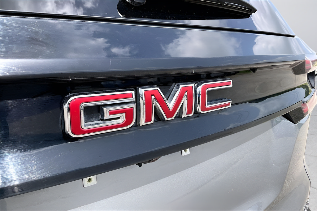 Used 2026 GMC Acadia Elevation w/ Elevation Premium Package FWD image 32