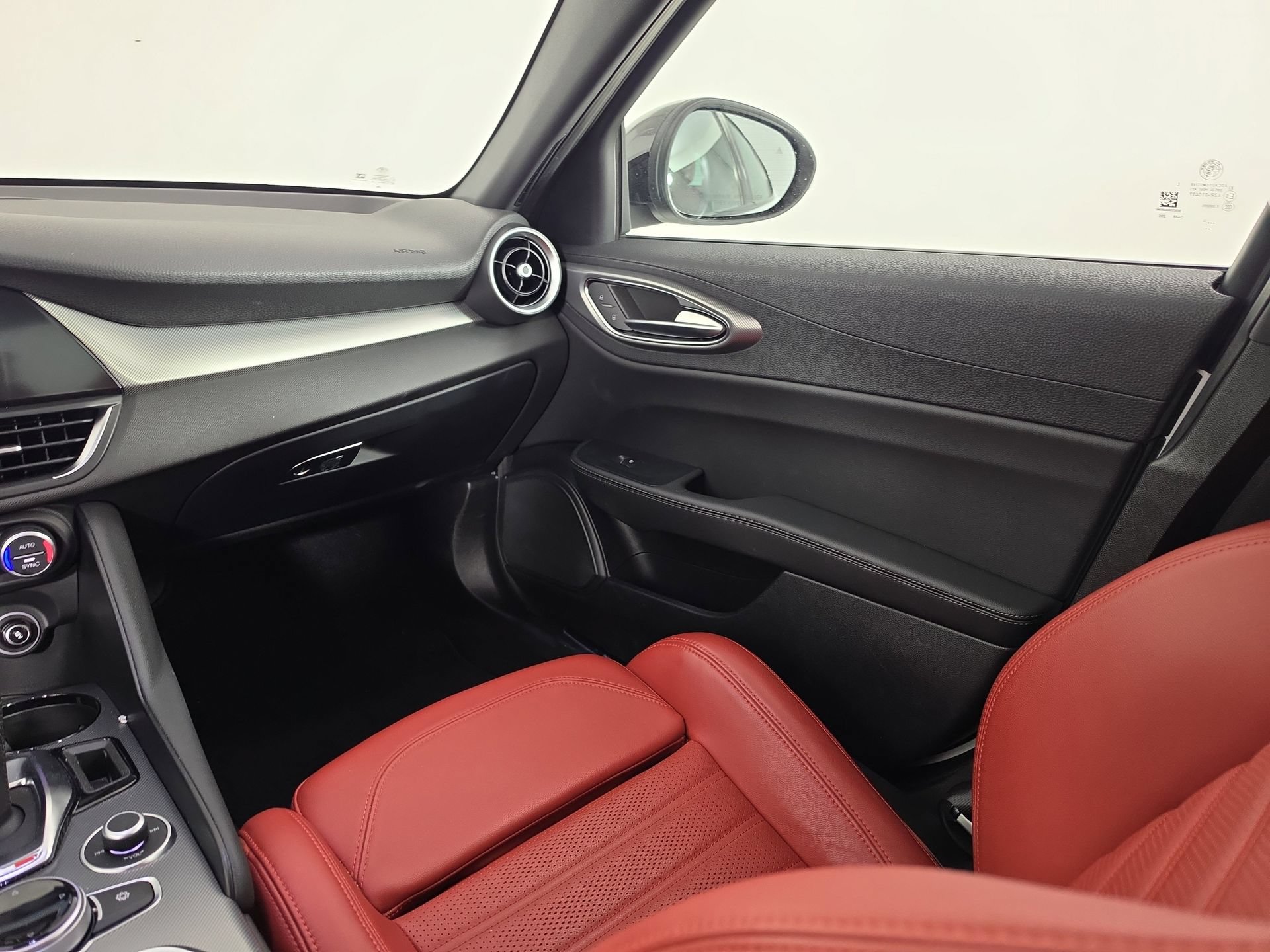 Used 2025 Alfa Romeo Giulia w/ Veloce Package Rwd image 36