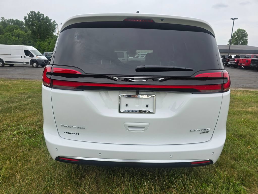 New 2027 Chrysler Pacifica Limited AWD/4WD image 6