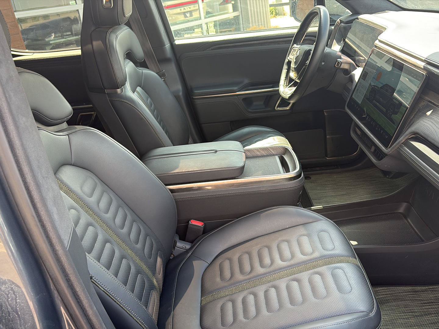 Used 2022 Rivian R1T Adventure AWD/4WD image 12