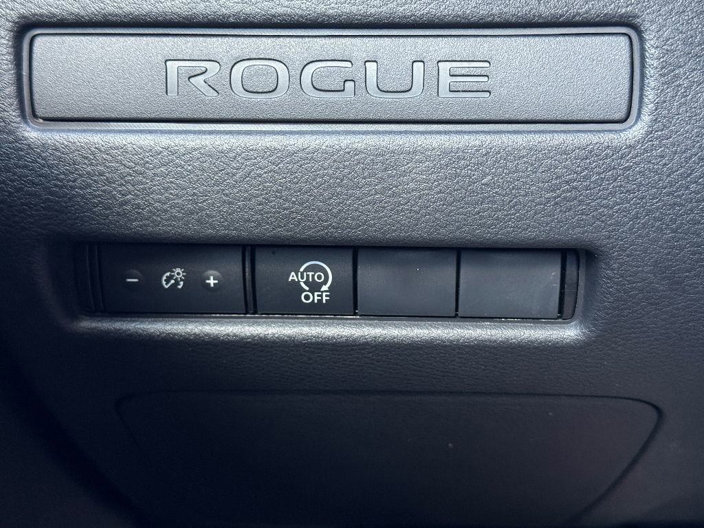 Used 2025 Nissan Rogue S image 19