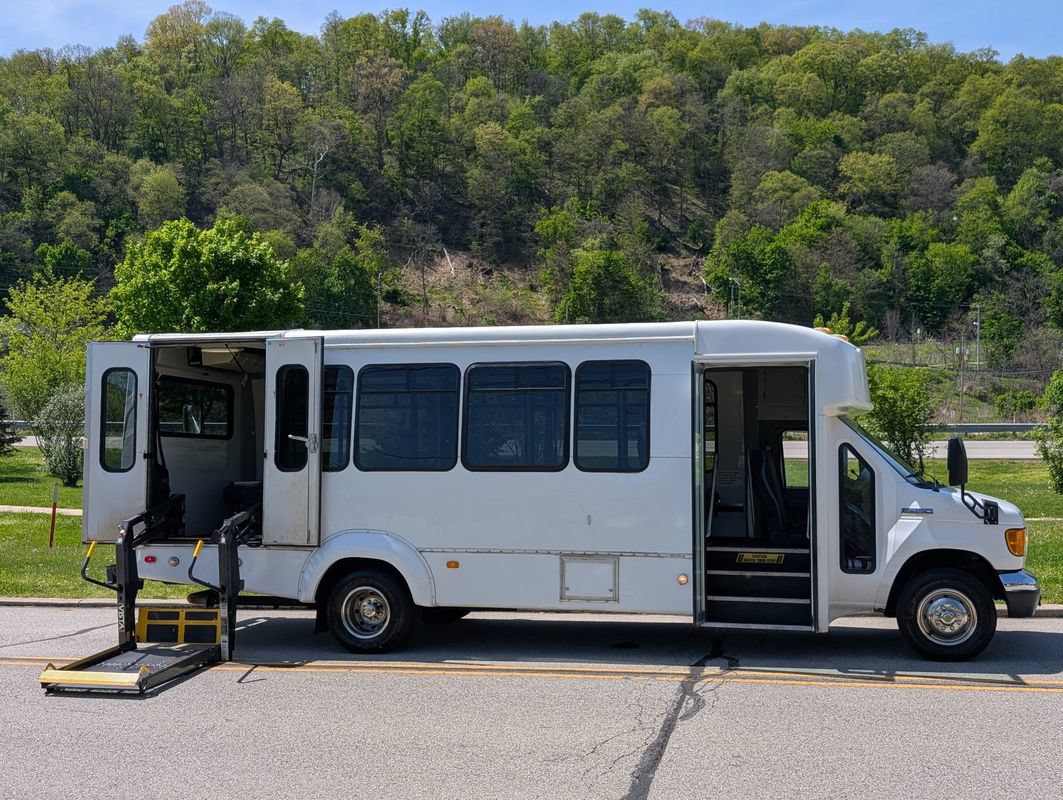 Used 2007 Ford E-450 and Econoline 450 RWD image 6