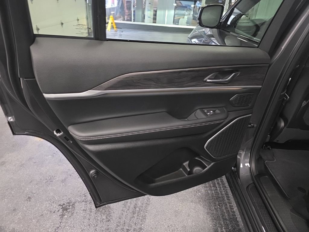 New 2026 Jeep Grand Cherokee L Limited w/ Limited Altitude Package image 28