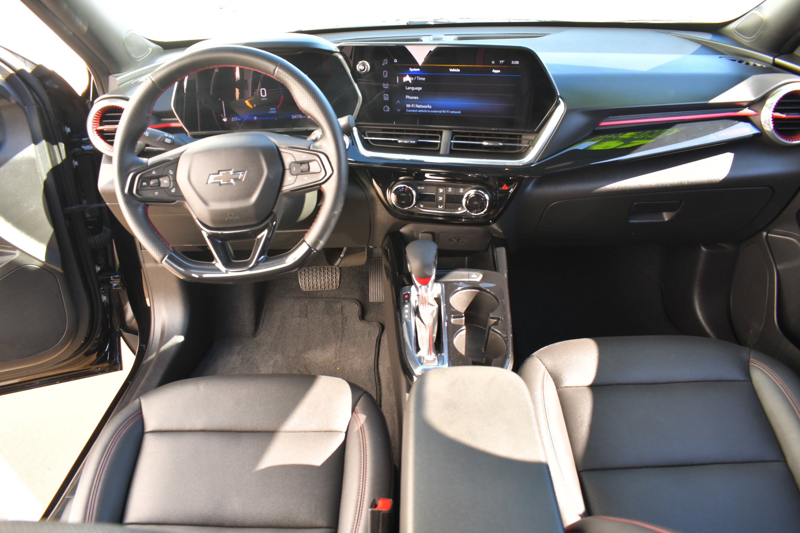 Used 2024 Chevrolet Trax RS w/ Driver Confidence Package image 15