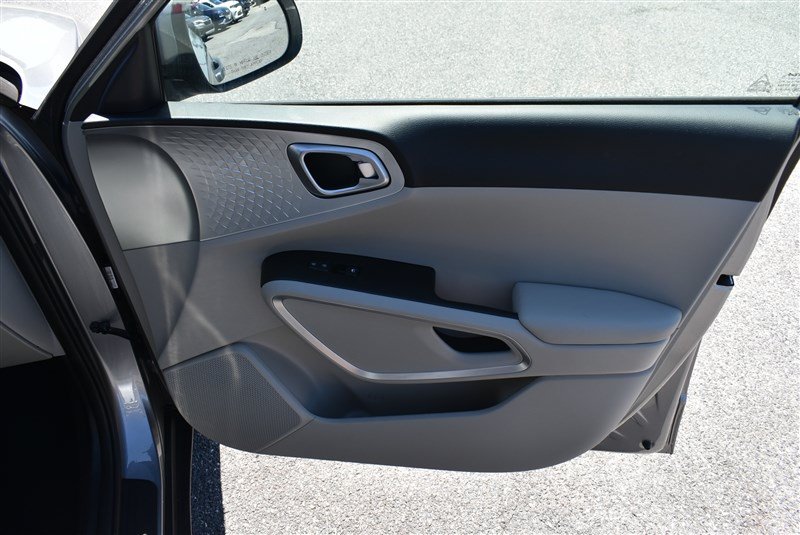 Used 2025 Kia Soul LX w/ LX Technology Package FWD image 26