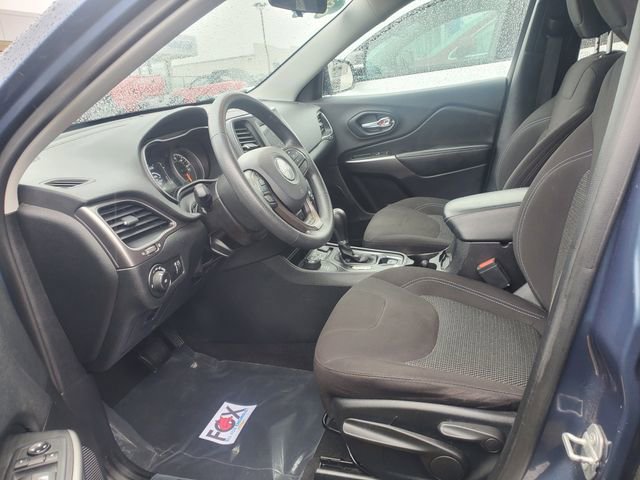 Used 2019 Jeep Cherokee Latitude w/ Popular Appearance Group image 18