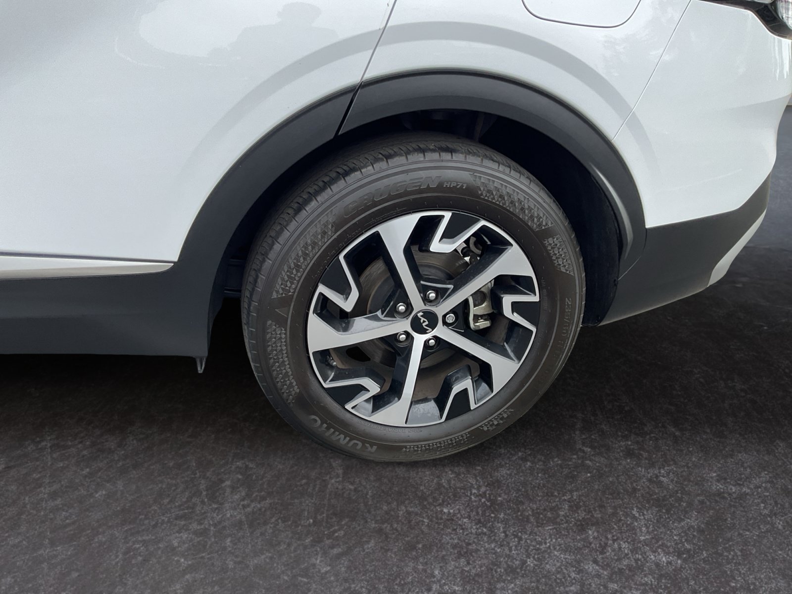 Used 2025 Kia Sportage EX FWD image 9