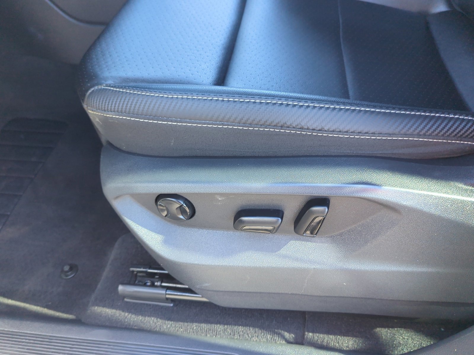 Certified 2022 Volkswagen Atlas Cross Sport SE image 14