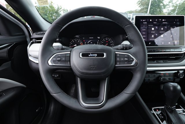 Used 2023 Jeep Compass Limited w/ Sun and Sound Group AWD/4WD image 10
