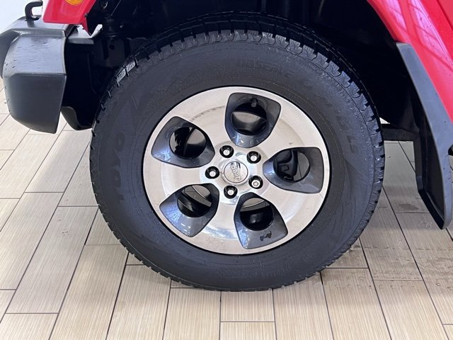 Used 2017 Jeep Wrangler Unlimited Sahara w/ Dual Top Group image 17