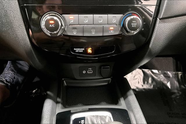 Used 2019 Nissan Rogue S FWD image 19