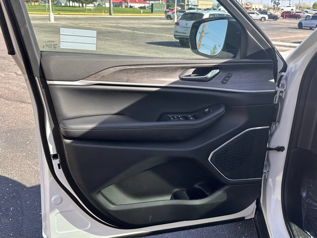 New 2026 Jeep Grand Cherokee Limited AWD/4WD image 12