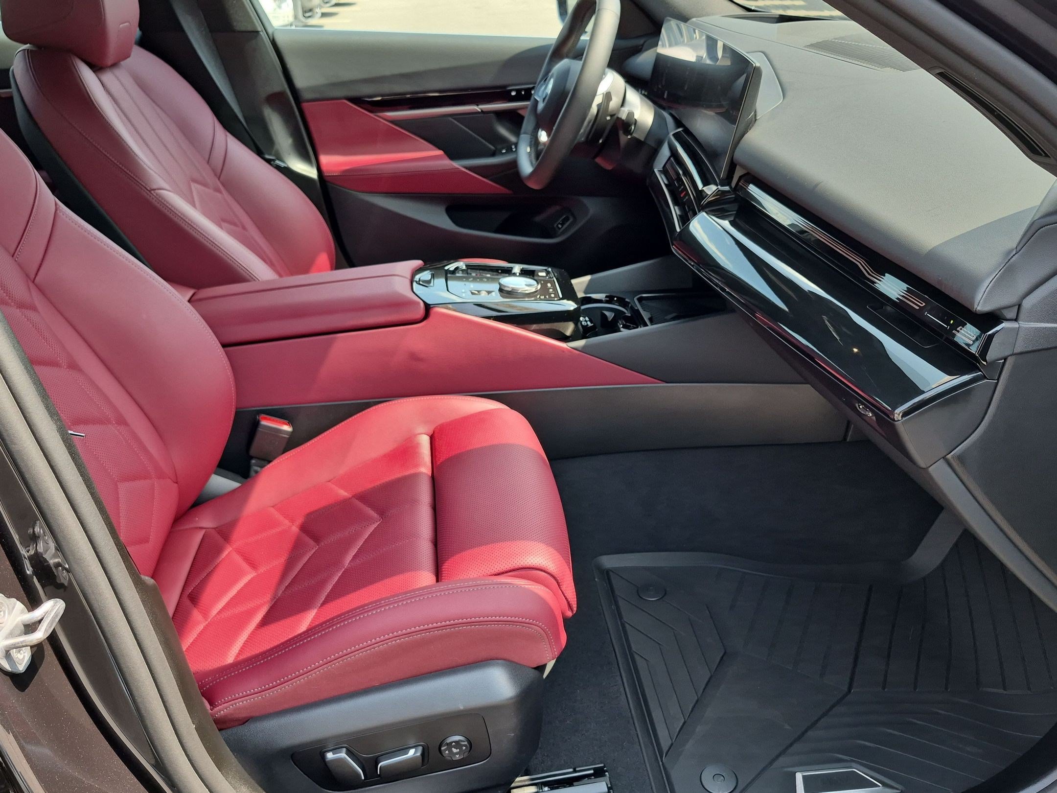 Certified 2024 BMW 530i w/ Premium Package RWD image 37