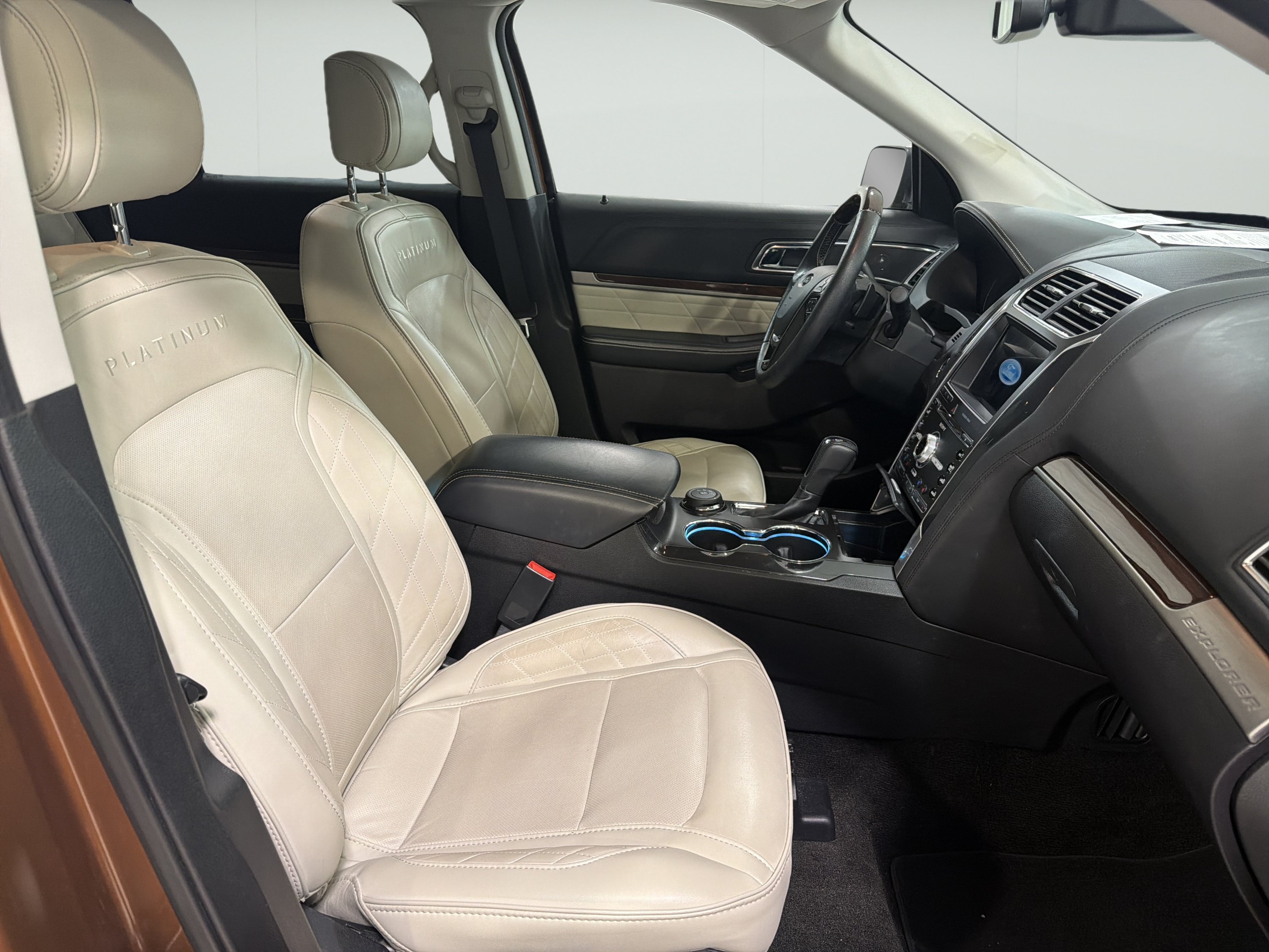 Used 2017 Ford Explorer Platinum AWD/4WD image 14