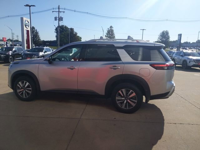Used 2025 Nissan Pathfinder SL image 11