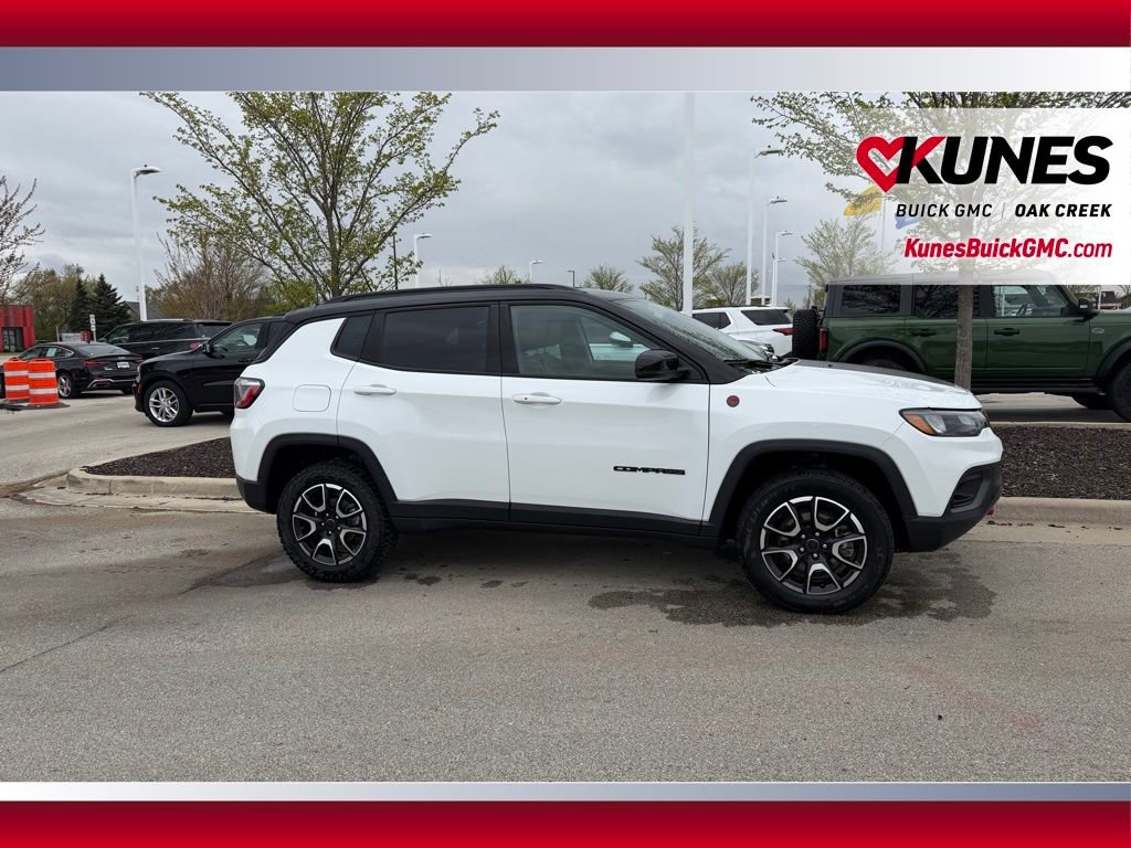 Used 2025 Jeep Compass Trailhawk AWD/4WD image 4