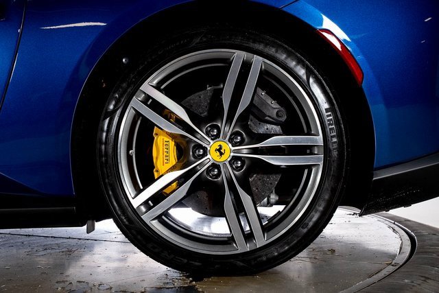 Used 2019 Ferrari Portofino image 18