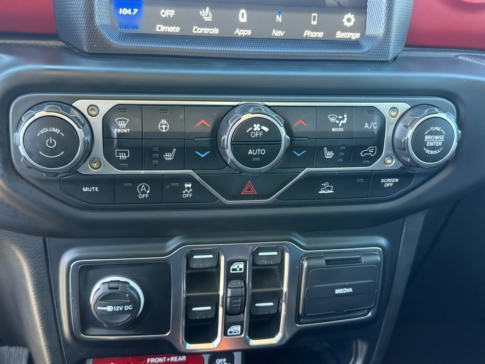 Used 2023 Jeep Gladiator Rubicon w/ Cold Weather Group image 22