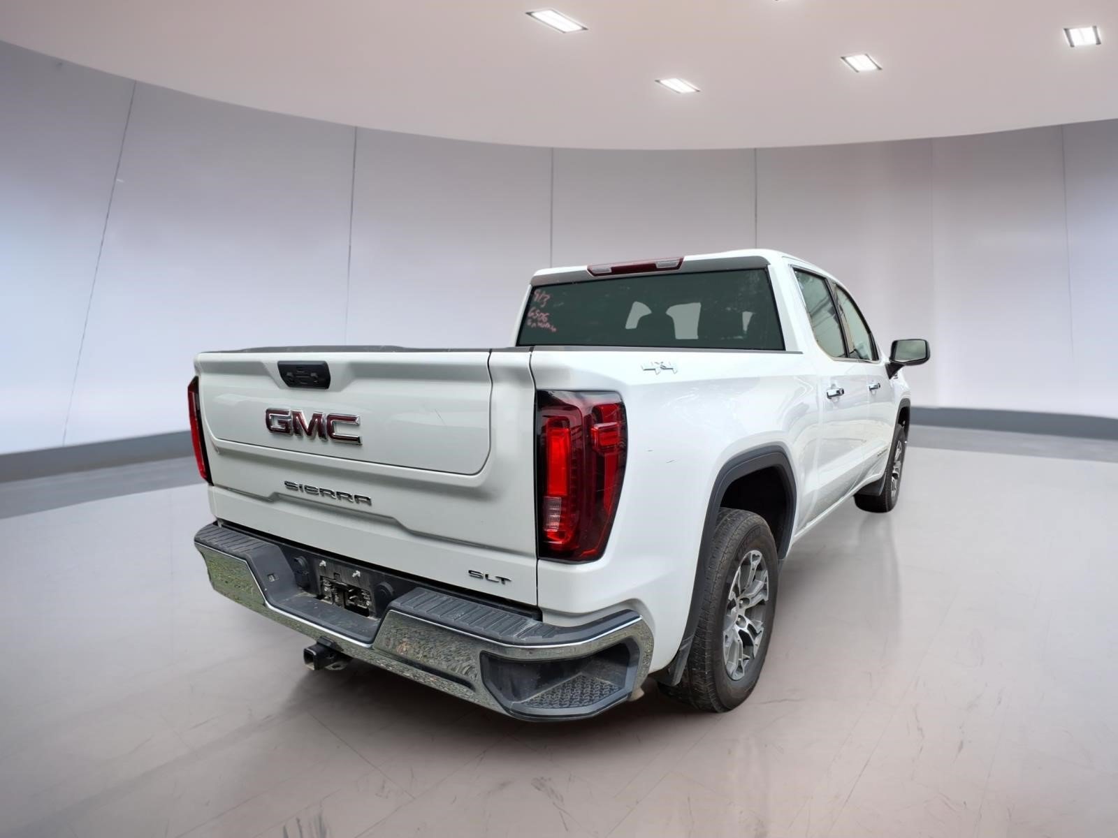 Used 2025 GMC Sierra 1500 SLT AWD/4WD image 4