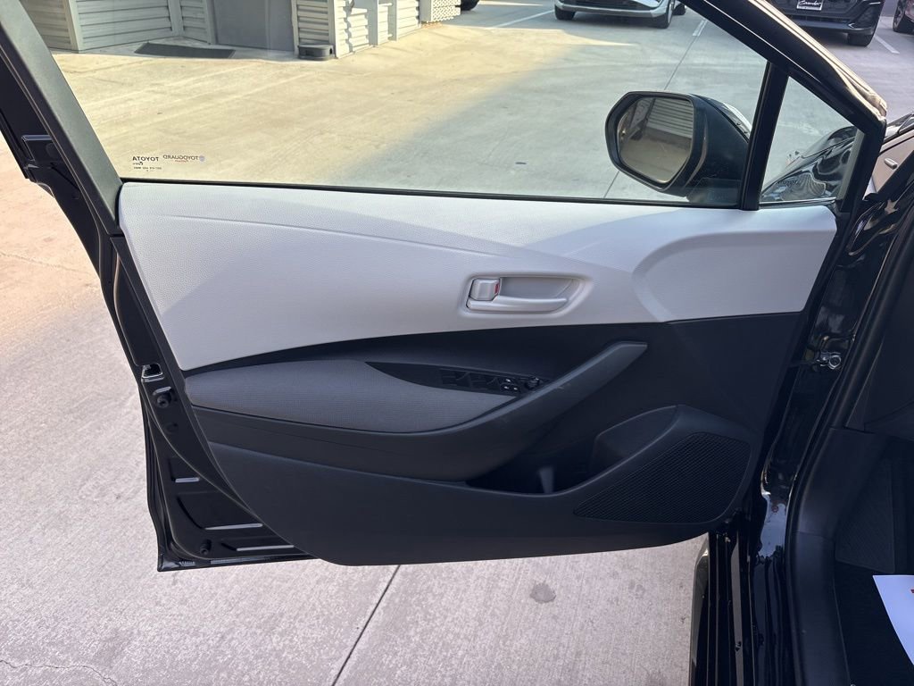 Used 2025 Toyota Corolla LE image 10