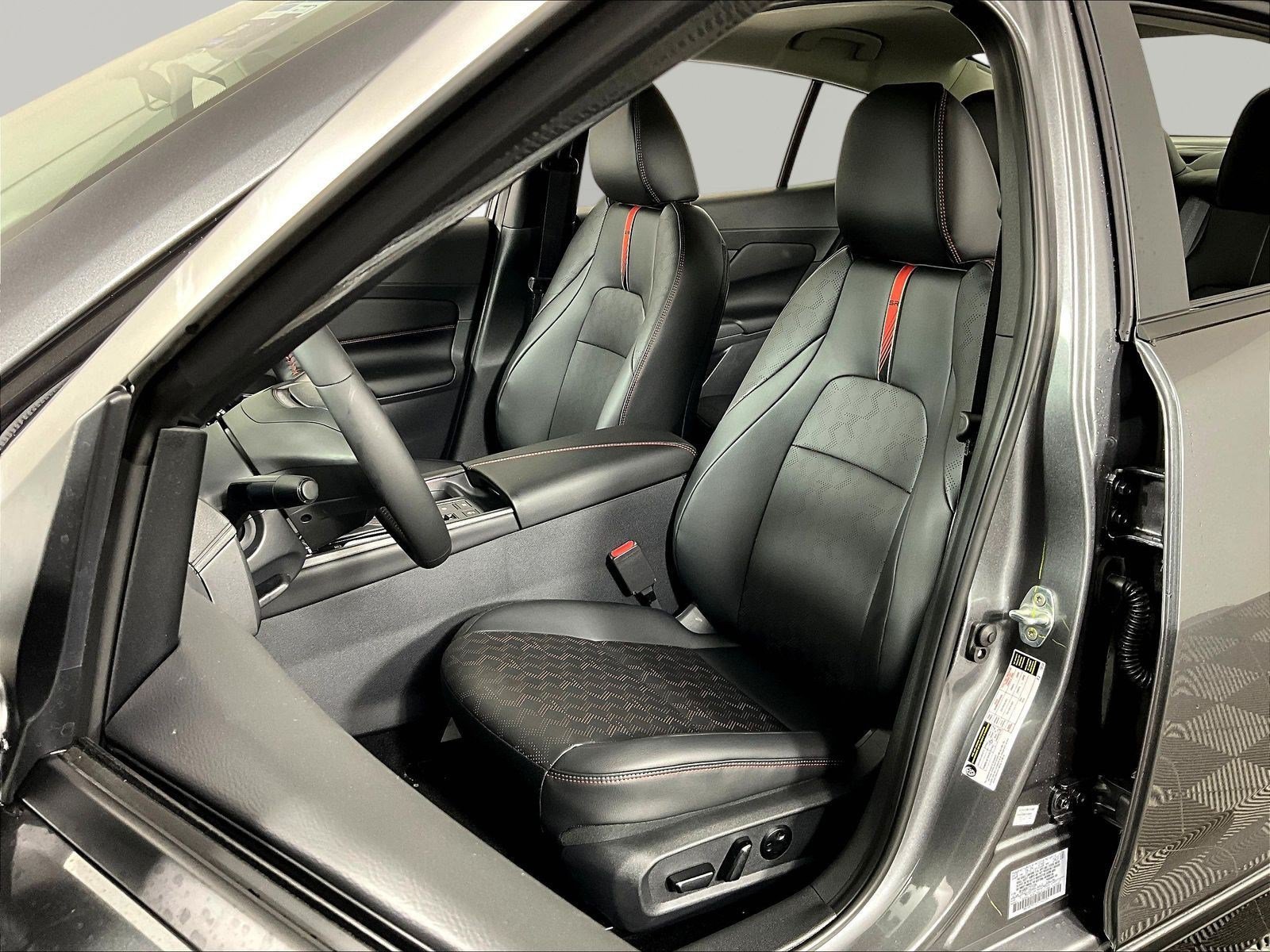 New 2026 Nissan Sentra SR w/ SR Premium Package FWD image 17