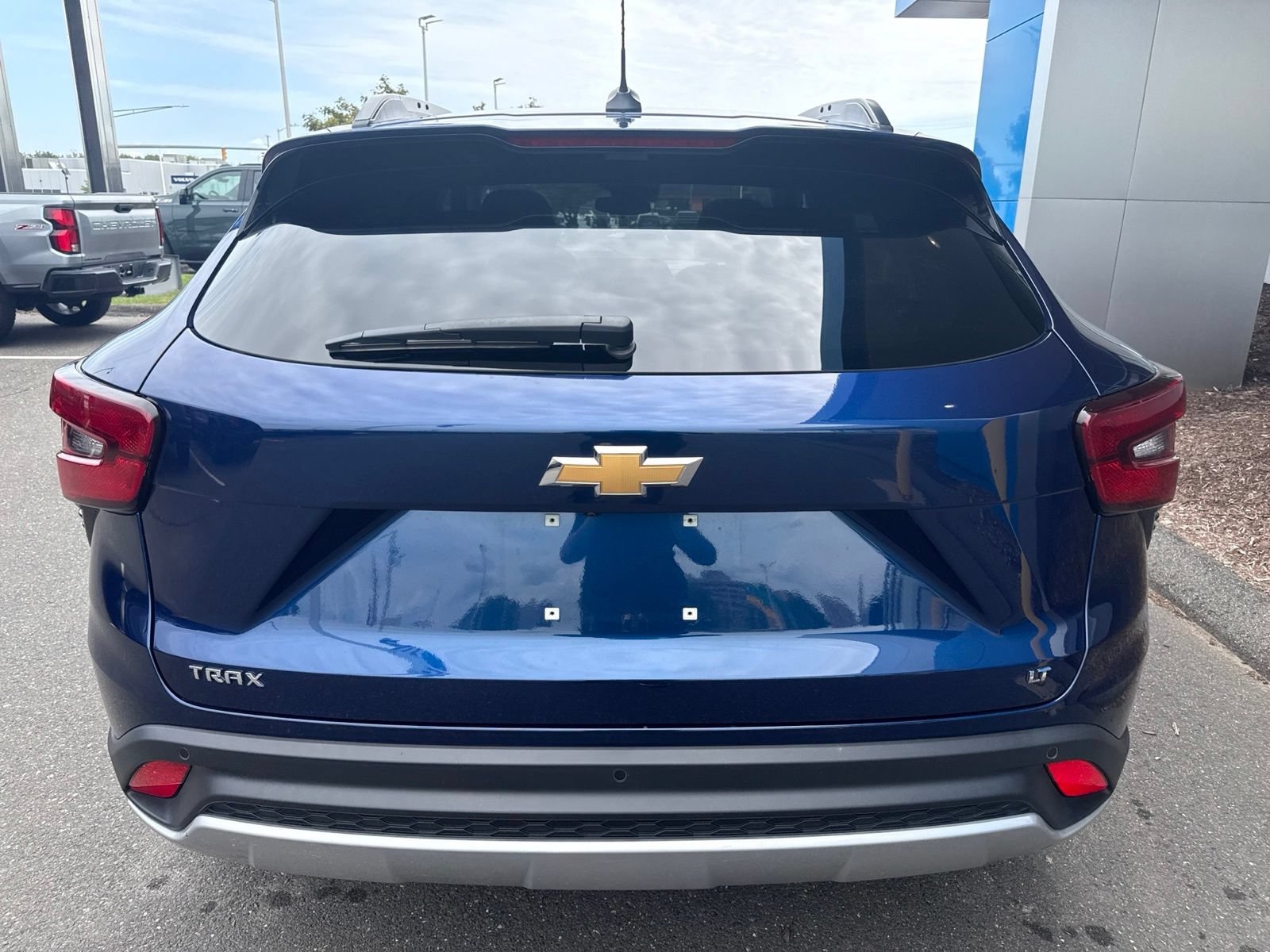 Used 2024 Chevrolet Trax LT w/ Sunroof Package FWD image 7